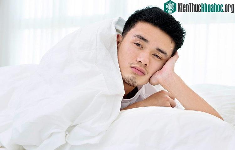 Hấ thủ caffeine làm bạn khó ngủ. (Ảnh: MH).