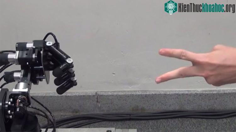 Đây là phiên bản thứ ba và là phiên bản mới nhất của robot Janken.