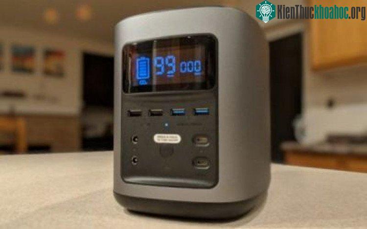 Cục pin này nặng tới 5kg.