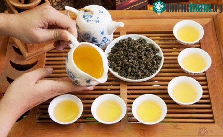 Cả ba thói quen uống trà nóng, rượu bia và hút thuốc đều được cho là yếu tố nguy cơ đối với loại ung thư nguy hiểm này.