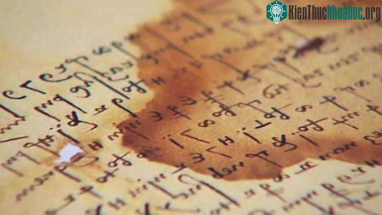 Các bức thư được mã hóa bằng chữ kết hợp, hình học và số đếm. (Ảnh: BBC).