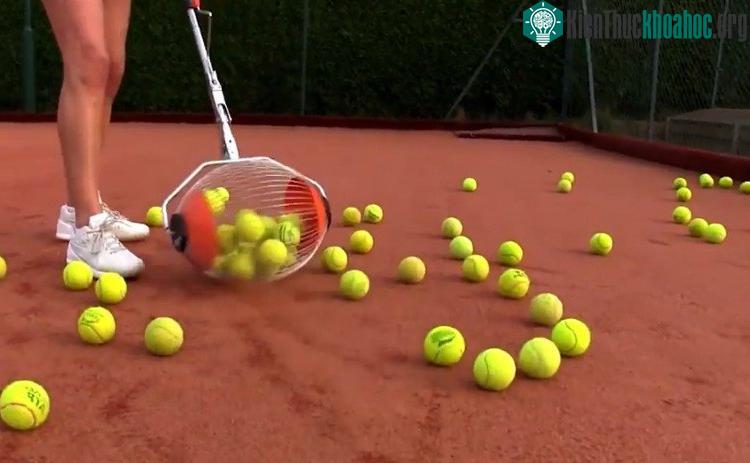 Thiết bị này có thể chứa tối đa 60 quả bóng tennis.