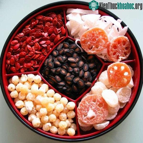Mứt Tết là món ăn cổ truyền của Việt Nam.