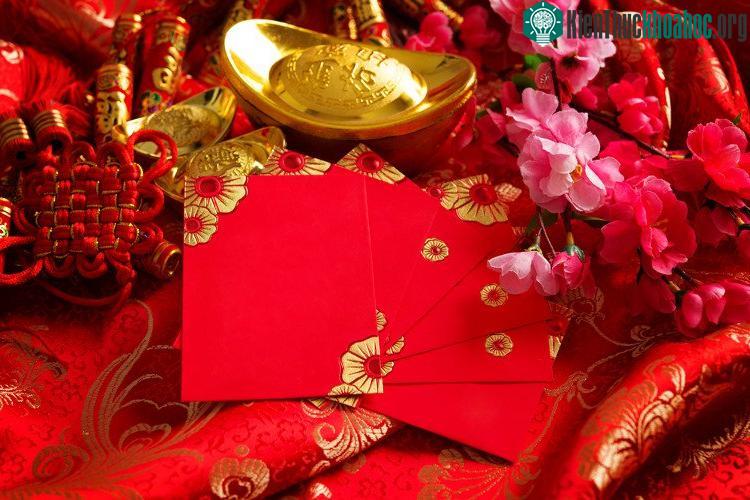 Màu đỏ là màu phổ biến trong dịp Tết Nguyên đán.