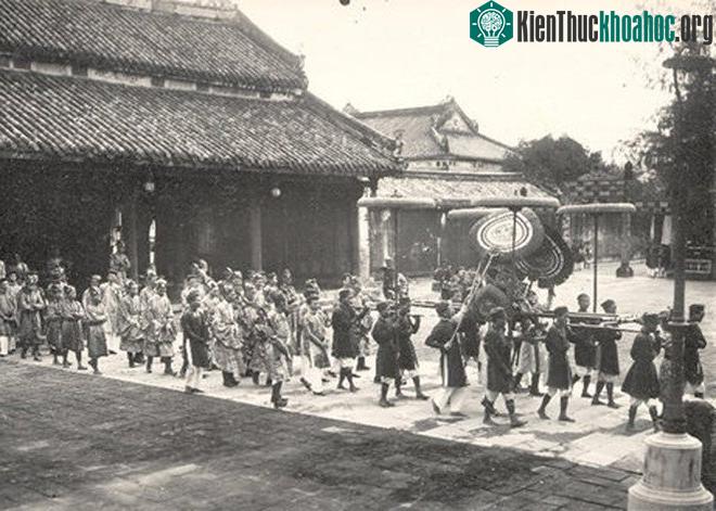 Nghi lễ đón tết trong cung Nguyễn. (Ảnh: Nhà nghiên cứu Võ Tòng Xuân).