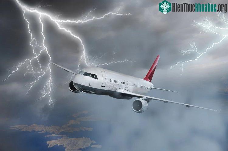 Làm thế nào để máy bay có thể an toàn trước sét là điều mà các nhà nghiên cứu luôn hướng đến.