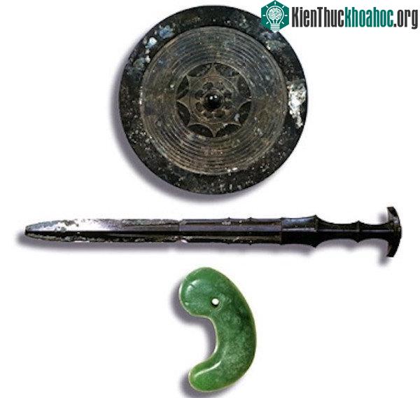 Bảo kiếm Kusanagia (Thiên Tùng Vân Kiếm).