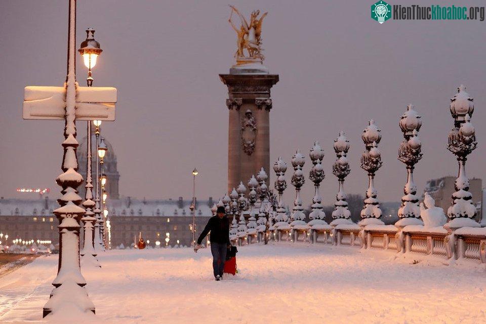 Vùng thủ đô Paris ghi nhận ùn tắc giao thông kỷ lục với độ dài tổng cộng hơn 740km