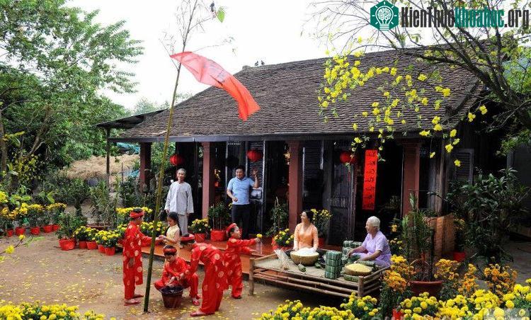 Cứ đến Tết, nhà nhà lại ngập tràn sắc đỏ.