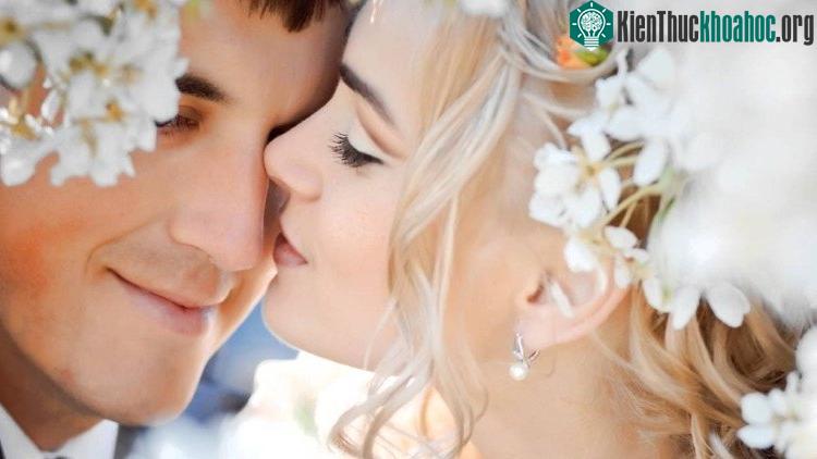 Việc cưới nhau vào một thời điểm đặc biệt như vào ngày Valentine có thể làm tăng tính hấp dẫn của việc kết hôn và đồng thời sẽ dẫn đến chất lượng kết hôn thấp hơn trung bình.