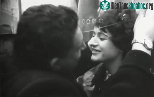 Mũ "bong bóng cá" - Phát minh chống lại "sương mù sát thủ" của người Anh xưa ảnh 1