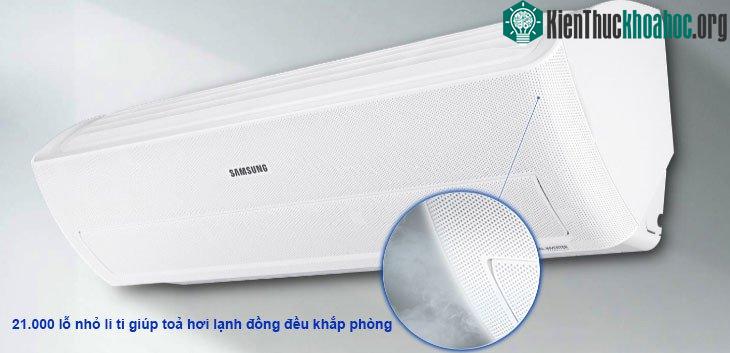 Hơi lạnh sẽ nhẹ nhàng khuếch tán không khí qua 21.000 lỗ siêu nhỏ nằm rải rác ở mặt trước.