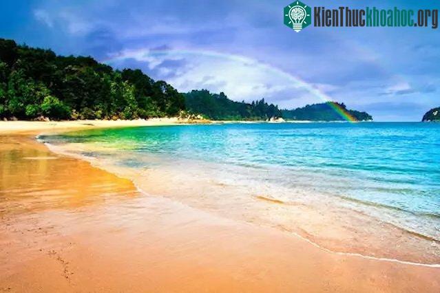 Cầu vồng đôi thường xuyên xuất hiện tại New Zealand.