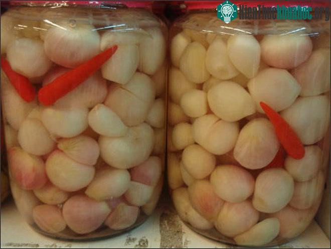 Để hành nơi khô ráo thoáng mát, khoảng 3-4 ngày là dùng được.