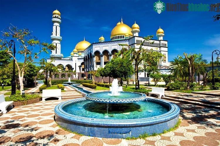 Mỗi góc của cung điện đều rất cầu kỳ.
