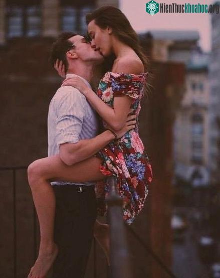 Nụ hôn đã được chứng minh có khả năng hạ huyết áp, giảm áp lực cho tim...