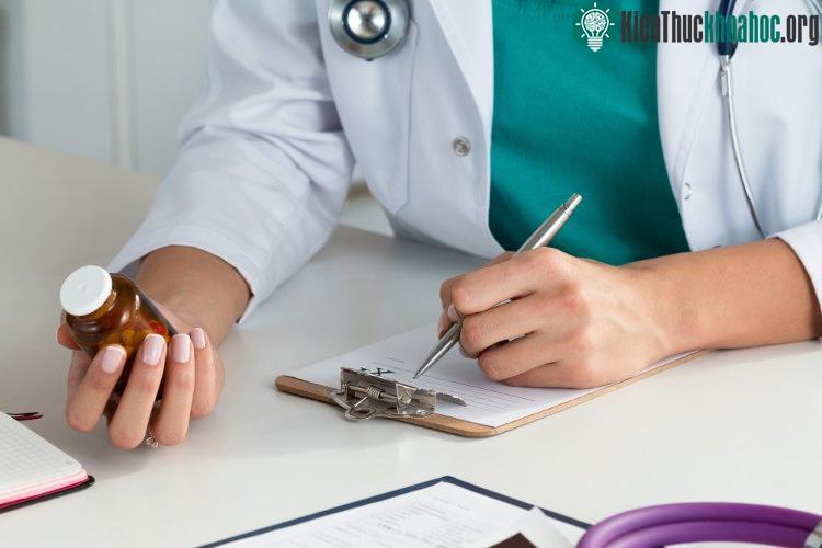Tình trạng kháng thuốc xảy ra khi cứ kê toa thuốc kháng sinh một cách bừa bãi. (Ảnh minh họa).