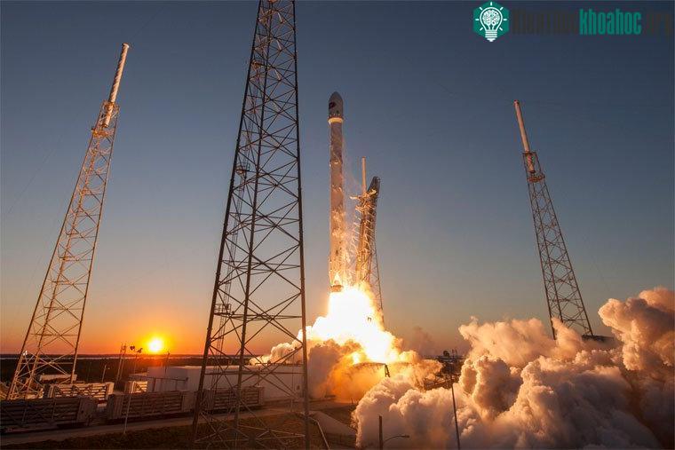 Tên lửa Falcon 9.