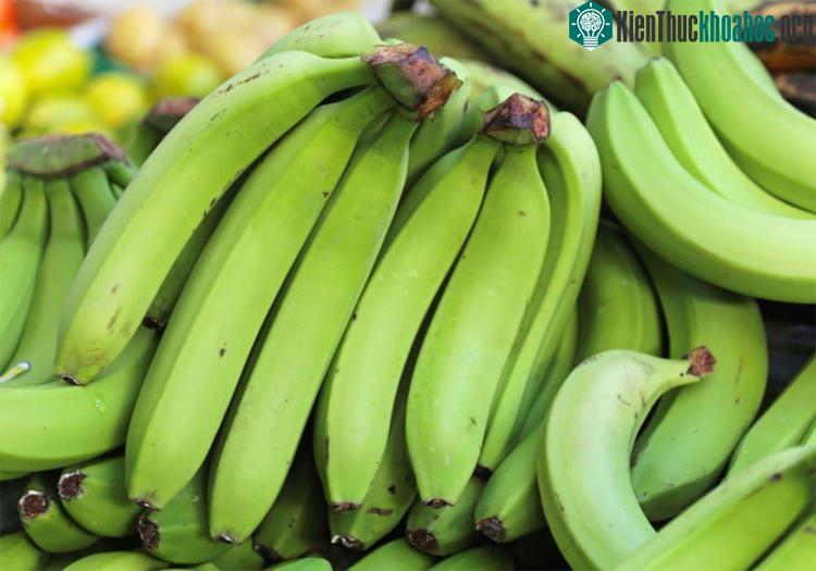 Chuối xanh chứa rất nhiều tinh bột, do đó khiến cơ thể khó tiêu hóa.