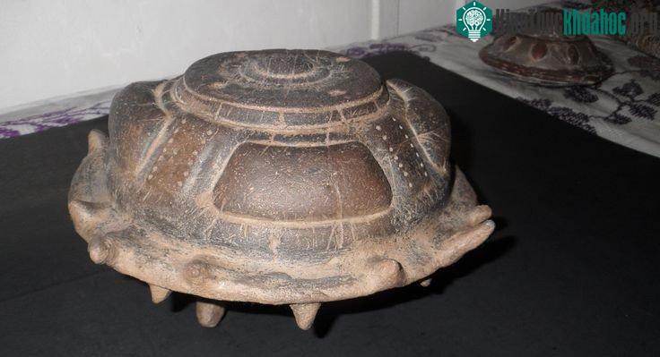 Hiện vật có hình như đĩa bay. (Ảnh: Ancient Code).