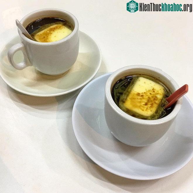 Cafe bơ là một đặc sản của Singapore. (Ảnh: zambonisam).