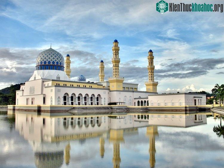 Cung điện đẹp ở mọi vị trí.