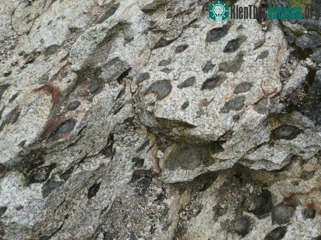 Đối với người dân địa phương, Pedras Parideiras tượng trưng cho sự sinh sản.
