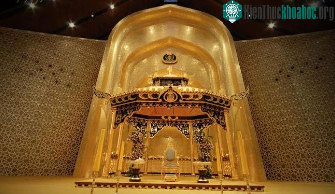 Bên trong cung điện cũng thực sự "đẹp ngất ngây".