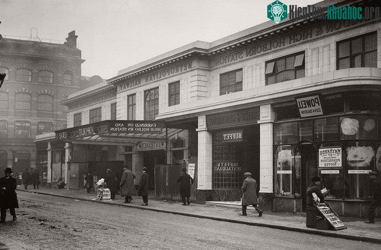 Ga tàu điện ngầm Farringdon hồi tháng 3/1924.