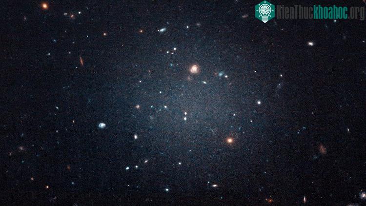 "Dải ngân hà ma quỷ" gần như trong suốt và có thể nhìn xuyên thấu - (ảnh: SCIENCE PHOTO LIBRARY).