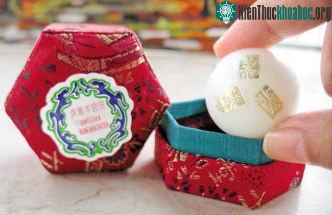 An cung ngưu hoàng hoàn là thuốc Đông y bắt buộc phải có sự chỉ định của bác sĩ mới được dùng. (Ảnh: W.B).