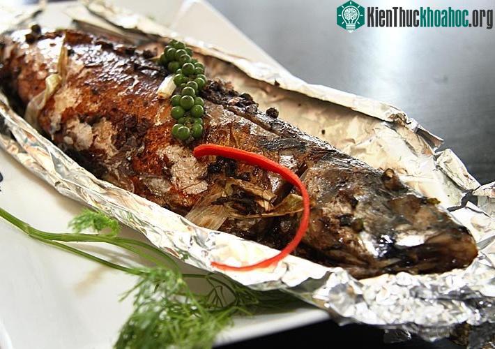 Giấy bạc rất hữu dụng trong nhiều trường hợp như chế biến đồ nướng, bảo quản thực phẩm...