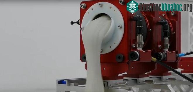Robot biết "nôn" do kỹ sư của Đại học Chuo và Cơ quan Hàng không Quốc gia Nhật Bản phát triển.