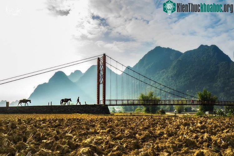 Nơi đây, thiên nhiên, phong cảnh vô cùng hùng vĩ.