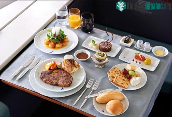 Các hạt nhựa siêu nhỏ trong thức ăn có thể bắt nguồn từ bụi trong nhà. (Ảnh: Korean Air).