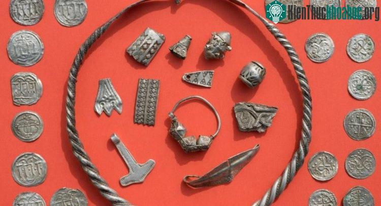 Kho báu chôn giấu từ thế kỷ thứ 10.