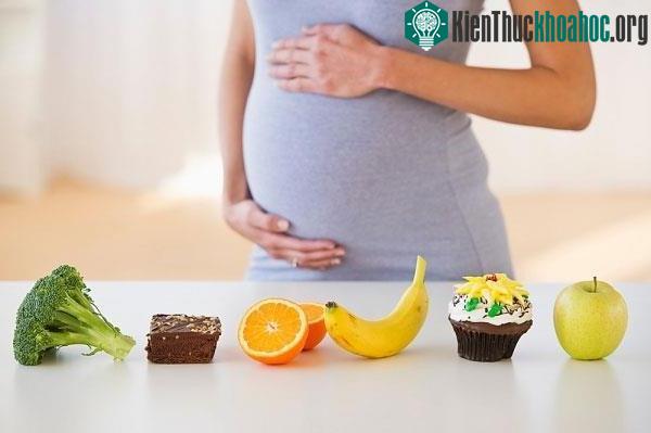 Có tới 50-90% phụ nữ mang thai có cảm giác thèm thuồng một thứ gì đó bao gồm cả những thứ chẳng hề bổ dưỡng và thậm chí còn rất kỳ quặc (Ảnh minh họa).
