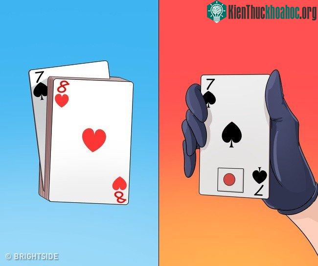 Màn ảo thuật 1: Rút đúng lá bài khán giả đã chọn