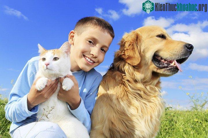 Trẻ em lớn lên ở vùng nông thôn cùng với vật nuôi có hệ thống miễn dịch được được tiếp xúc với nhiều thứ hơn so với trẻ em ở thành thị.