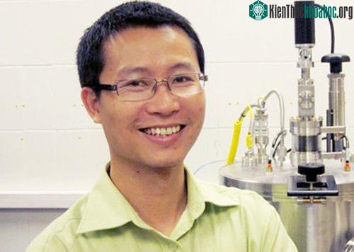 PGS Phan Mạnh Hưởng, cựu sinh viên Đại học Quốc gia Hà Nội, tham gia điều hành tạp chí. (Ảnh: vnu.edu).