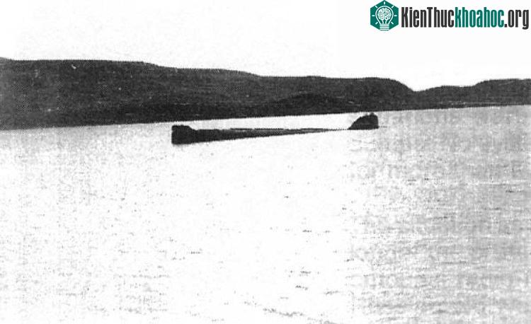Tàu K-27 trong quá trình bị đánh đắm.