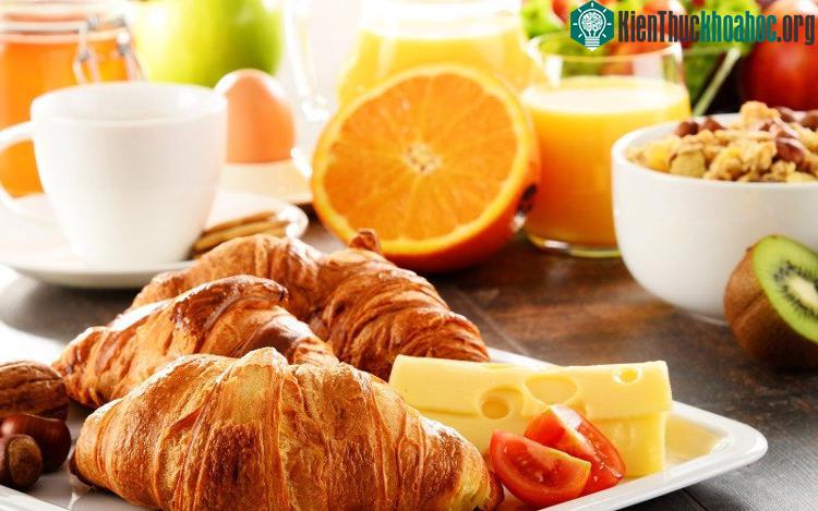 Lợi ích của bữa sáng có thể không rõ ràng với người lớn, nhưng lại là tối quan trọng với trẻ em.