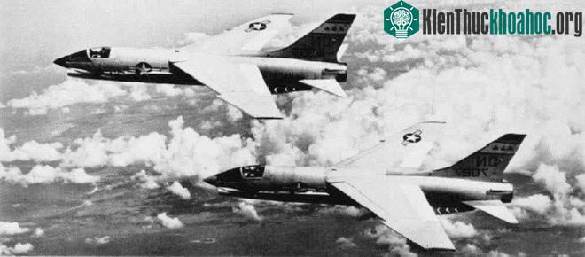 Cặp phi cơ chiến đấu F-8 Crusader