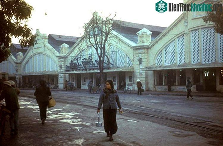 Chợ Đồng Xuân vào một ngày mùa đông năm 1976.