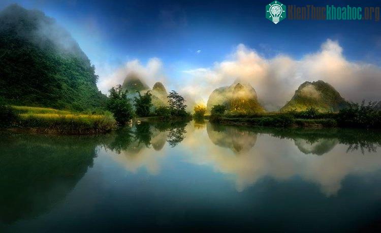 Thiên nhiên đã ban tặng cho nơi đây vẻ đẹp non nước hữu tình.