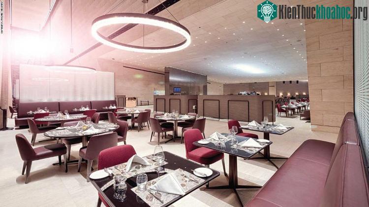 Sảnh Al Safwa phục vụ các món ăn từ nhà hàng cao cấp