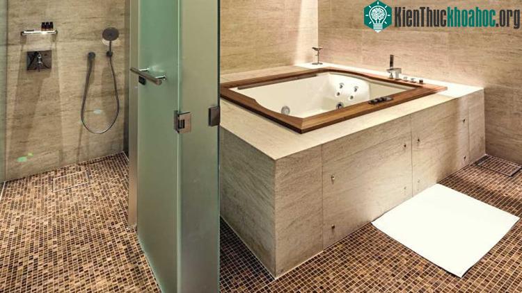 Sảnh Al Safwa có spa đầy đủ tiện nghi, thậm chí có cả bể sục.