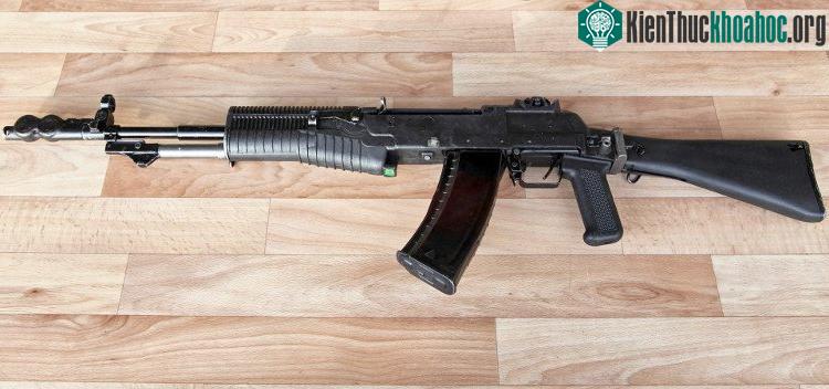 Một khẩu AN-94 của đặc nhiệm Nga. (Ảnh: RBTH).