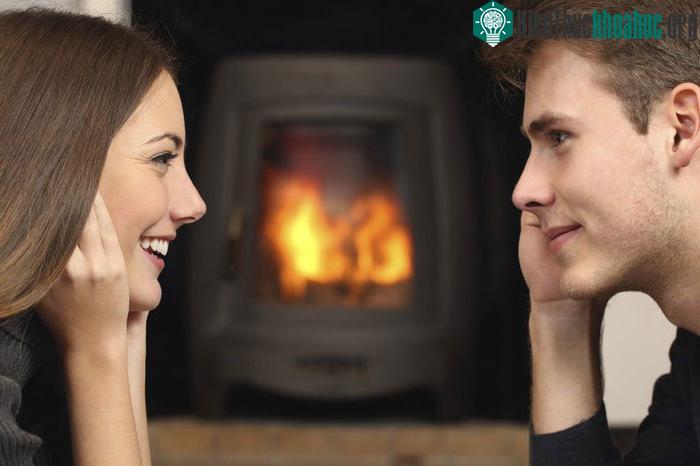 Nhìn thẳng vào mắt nhau và cười để lại nhiều ấn tượng cho đối phương - (Ảnh: budelepce.cz).