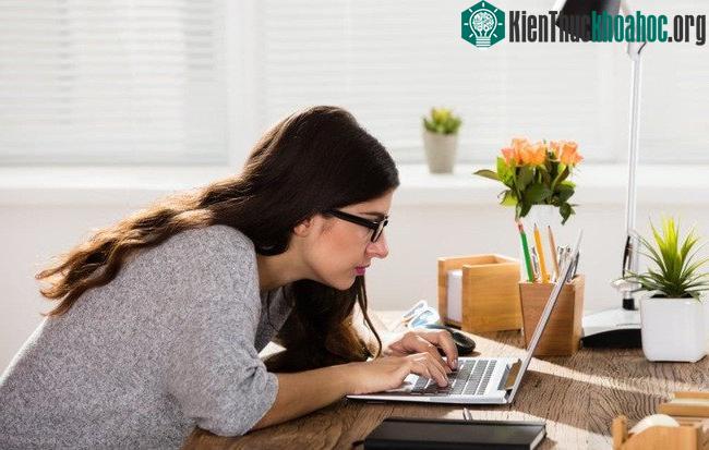 Các chuyên gia cũng khuyến cáo nên uống nhiều nước.